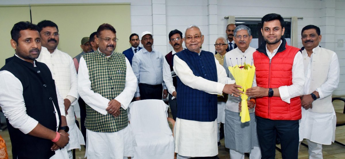 NitishKumar's tweet photo. पटना विश्वविद्यालय छात्र संघ चुनाव, 2022 में जीत हासिल करने वाले अध्यक्ष, उपाध्यक्ष, संयुक्त सचिव, कोषाध्यक्ष एवं काउंसिल मेंबर्स को बधाई एवं शुभकामनाएं। https://t.co/CASpTlNSo8