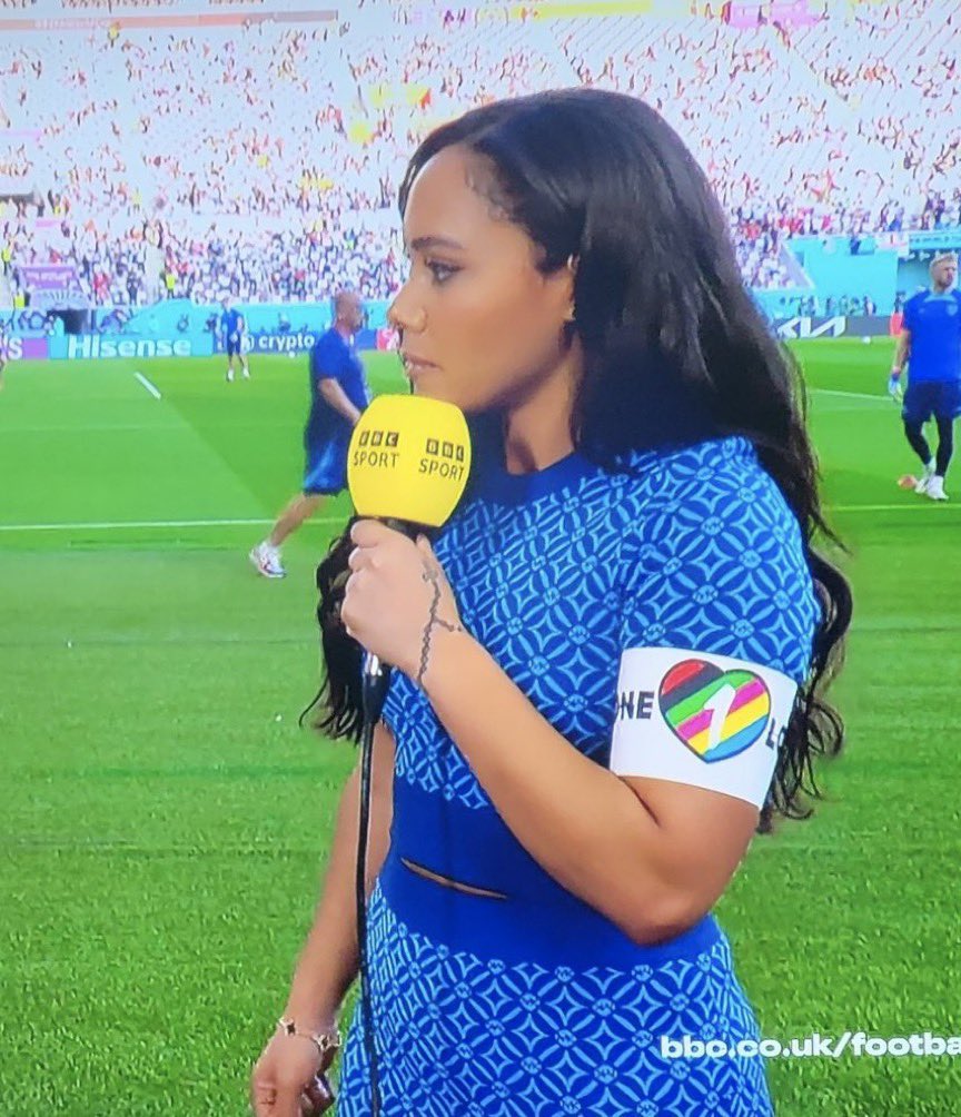 So FIFA have stopped England wearing the one love armbands🙄, if ur going to cover the World Cup then use that platform for good. Alex Scott a gay woman is showing support for LGBTQ people to millions around the world in a country where being gay is against the law 🥺
#bravewomen