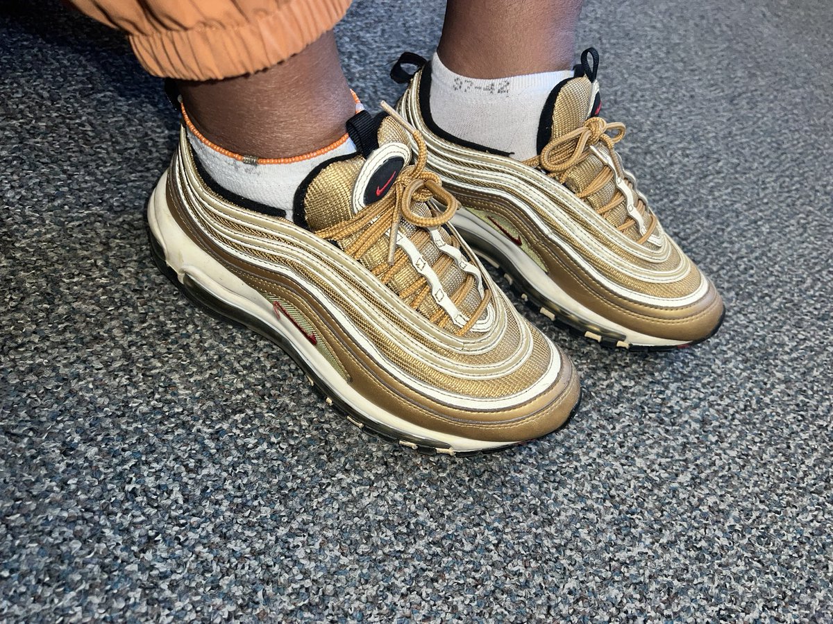 chicksinkicks2's tweet photo. What’s on your feet today? Monday edition. #chicksinkicks2 #airmax97 #goldbullets https://t.co/0Vr5Ogib4X