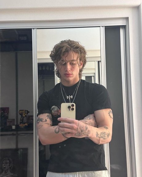 ؘ✿ (@thinkernaivince) on Twitter photo 