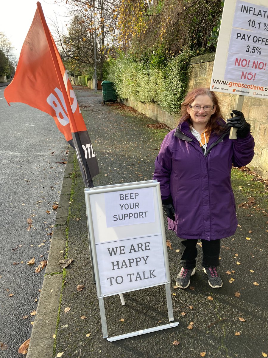 #gmbx39 members at #usdaw Glasgow standing firm (and dry for a change). Amazing dedication to achieve basic trade principle; to talk. Crazy we're having to do this! #Glasgow #strike #dispute #solidarity <a href="/UsdawScotland/">Usdaw Scotland</a> <a href="/GMBScotOrg/">GMB Scotland</a> <a href="/ScottishTUC/">STUC</a> <a href="/GlasgowTUC/">Glasgow Trades Council</a>