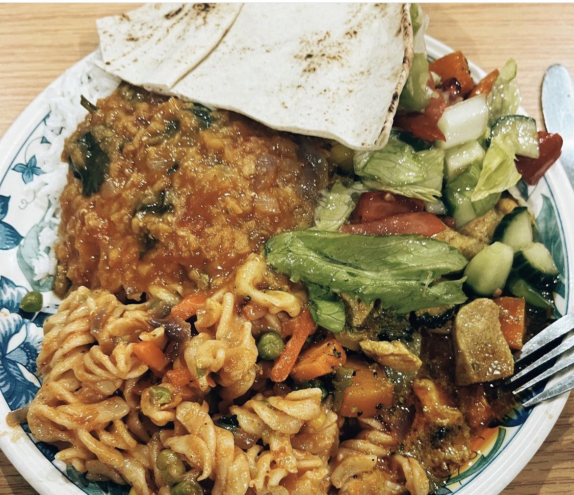 plymotsoc's tweet photo. Fantastic work from our OT Soc volunteers on Friday at the Cultural Kitchen! 🥘🥙
We helped to make a delicious halal meal to over 50 refugees 🥰 (despite the powercut!💡
The next Cultural Kitchen is the 2nd December - message if you’re interested!🤩✨ @OTPlymouthUni #OTstudy https://t.co/Stih8ImrhK