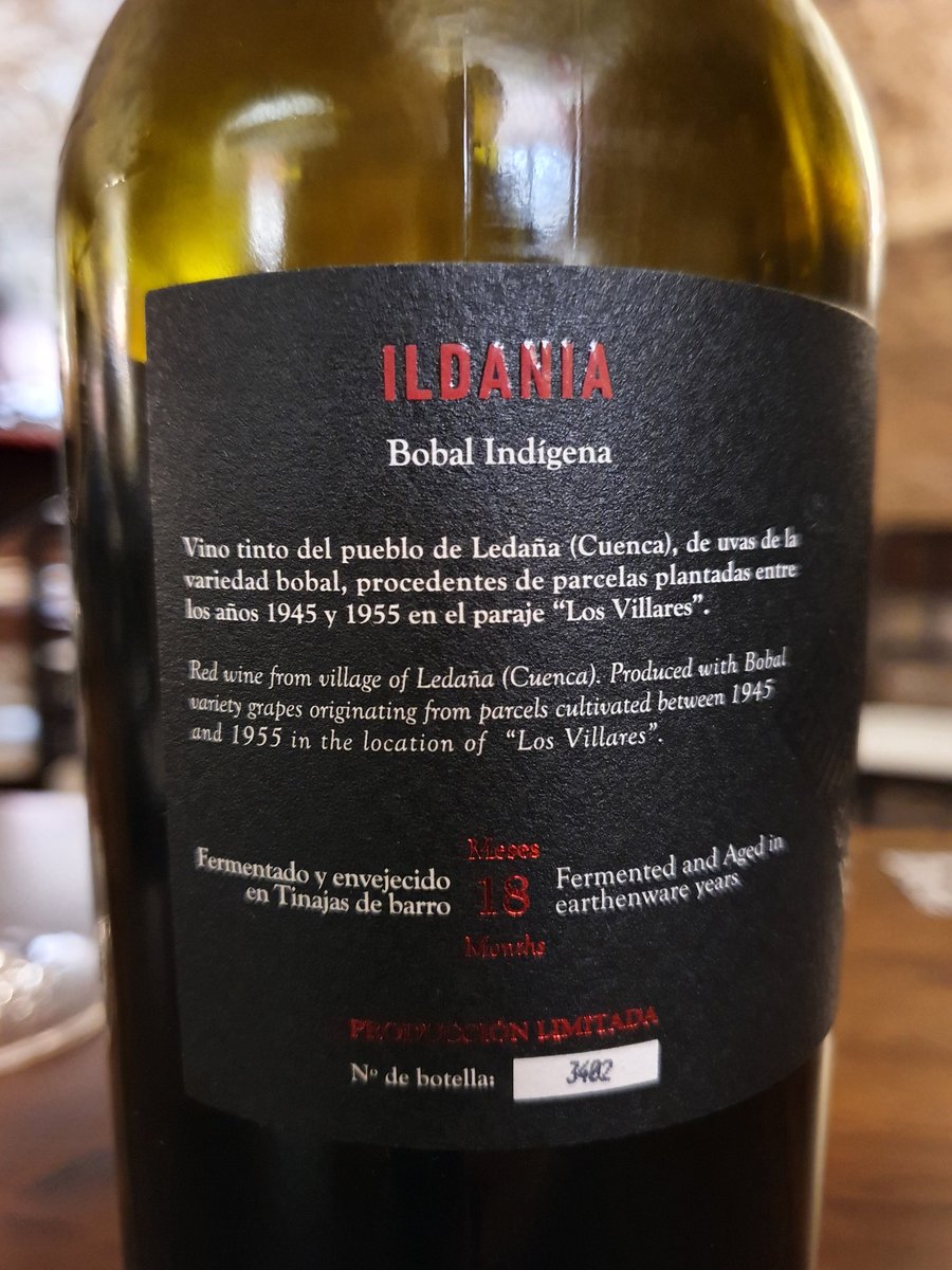 ldepazd's tweet photo. He descubierto este exquisito tinto (Bobal) de @laninadecuenca . Simplemente sublime por un precio que creo ronda los 20-25€ en el mercado.
Fermentado y criado en tinajas de barro. https://t.co/tdXMWOhuq9