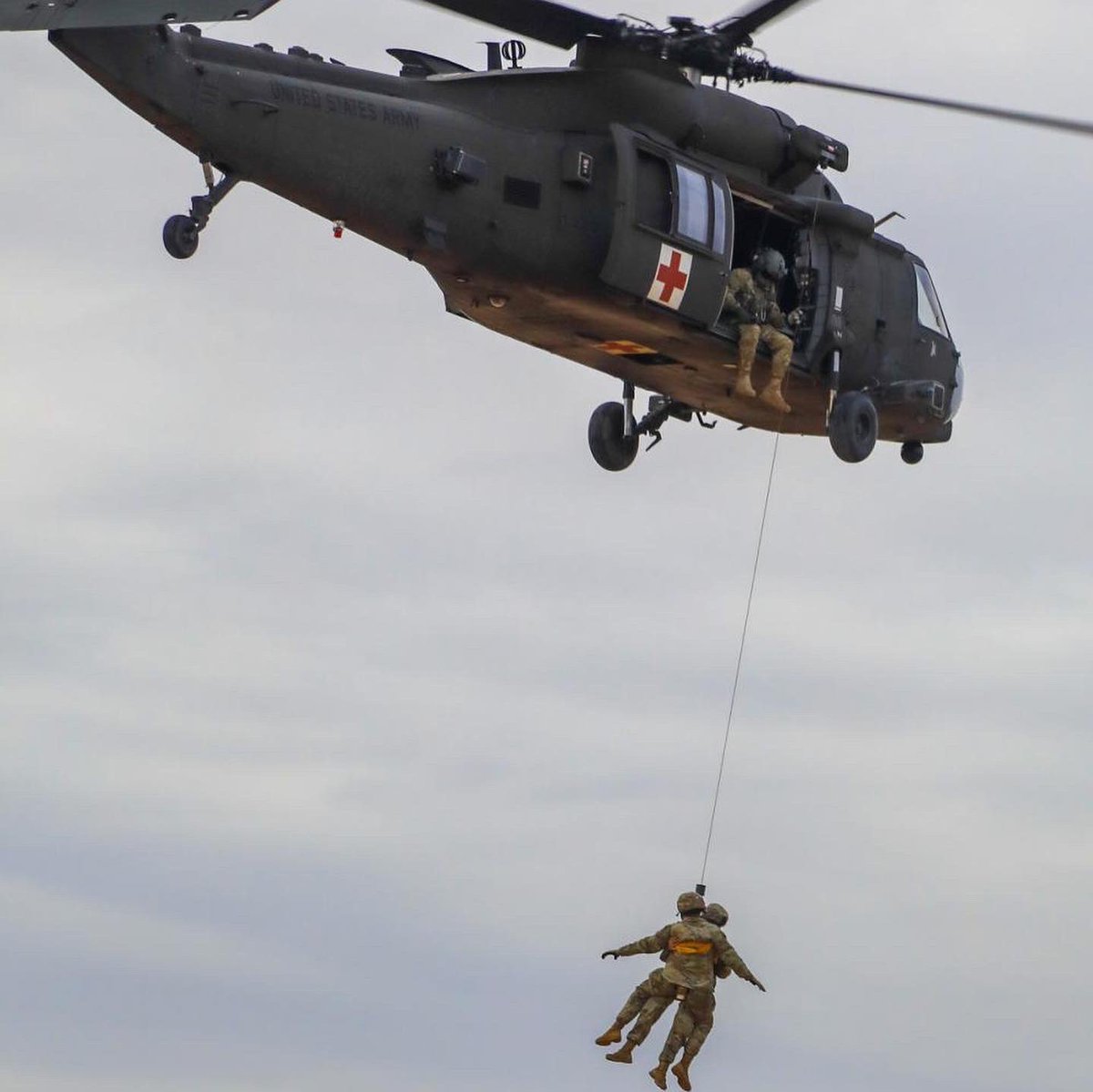 FightingFirst's tweet image. #MotivationMonday | 2-174 Air Defense Artillery Soldiers, operationally assigned to the Big Red One, conduct combat causality care and hoist recovery training during Operation Close Encounters in Latvia. #fightingfirst #strongertogether #training