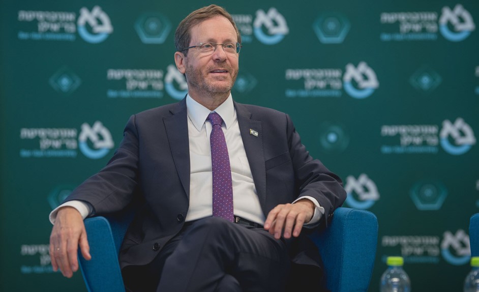 What’s News @ BIU’s International School - mailchi.mp/e592c5fddd63/w…