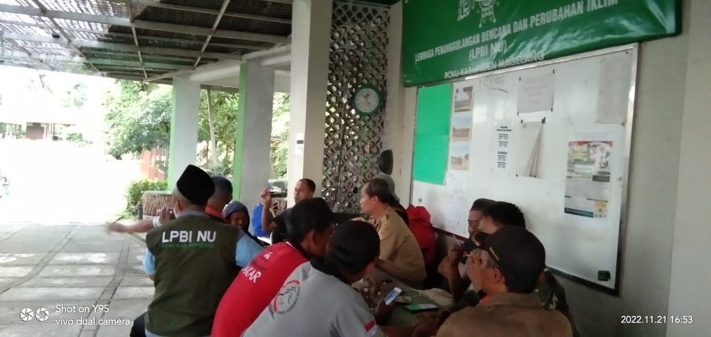 KangSumadi_'s tweet photo. Begitu mendengar kabar duka terjadinya bencana gempa bumi Cianjur, Korlap LPBI NU Sahabat @MagelangMardan langsung berkoordinasi dengan PCNU dan sahabat sahabat yang lain untuk segera mengambil langkah guna membantu para korban gempa bumi di Cianjur 
#PrayForCianjur 
#NUPeduli https://t.co/dctCTuPcco