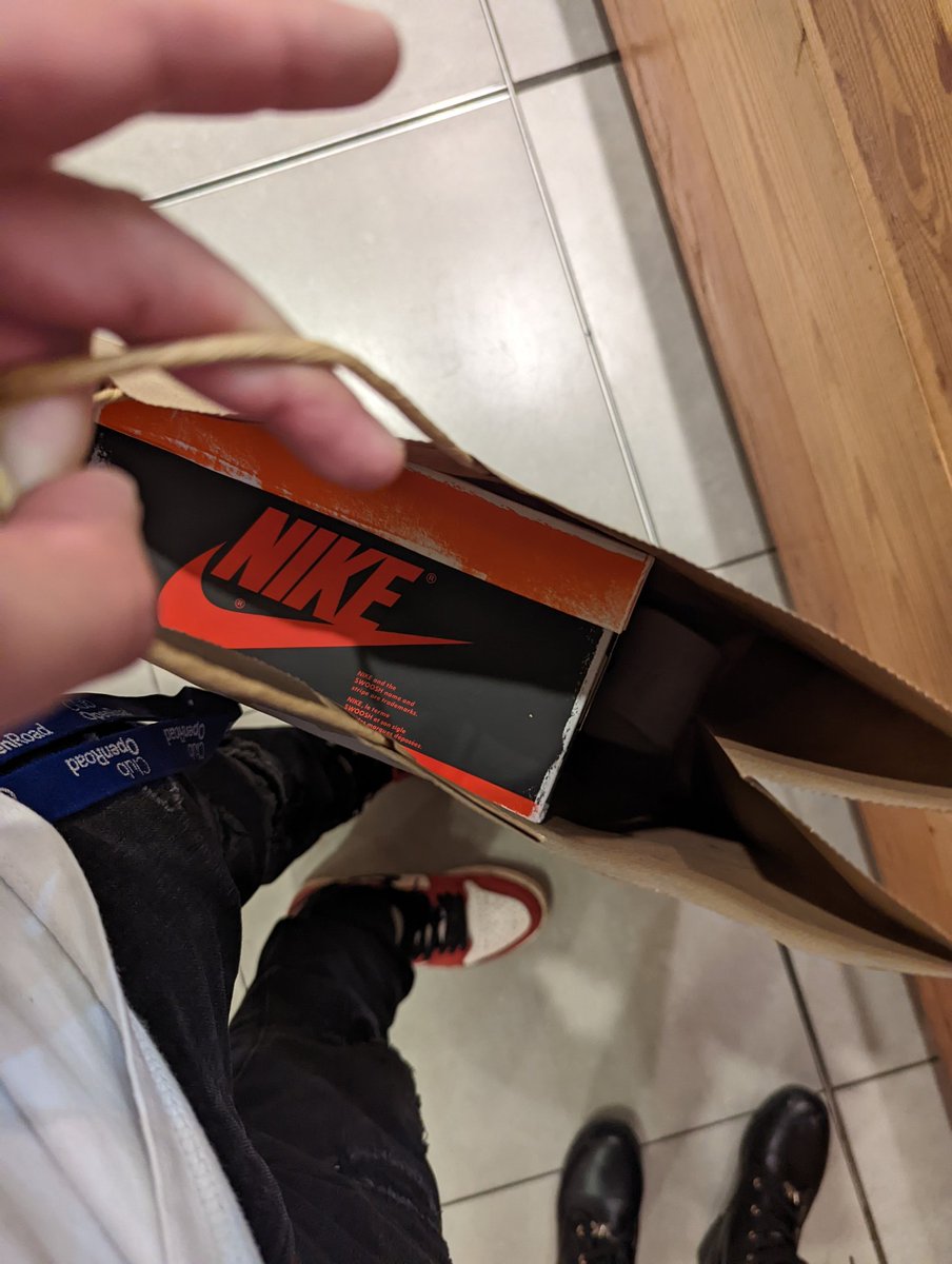 ReeChaaard's tweet photo. Saturday's W.

Waiting for more pairs. https://t.co/9N1hgN0kYi