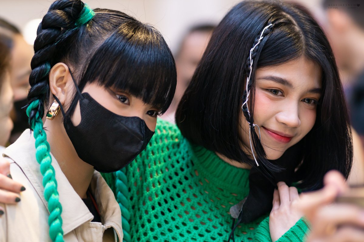 ashlikesnow189's tweet photo. 22.11.18 KAIA ALEXA AND CHARLOTTE At KOREAN PRODUCT FESTIVAL IN GLORIETTA

@KAIAOfficialPH | @KAIA_Members

KAIA AT KoreanProductFestival
#KAIAatKoreanProductFest #KAIA #KAIA_ALEXA #KAIA_CHARLOTTE https://t.co/4wJpeHgWBO