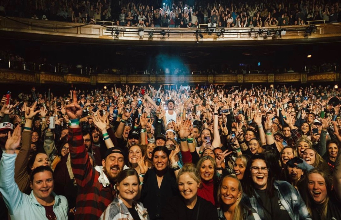 russelled's tweet photo. Family. Canβt tell yβall, after such a hard, crazy year, how much these shows mean to me. I put everything I had into this new album and to get to sing it with yβall makes these last 10 shows so freaking special. Youβll never know how much yβall mean to me. #RDFam (tag the squad) https://t.co/WNVQWNNwIs