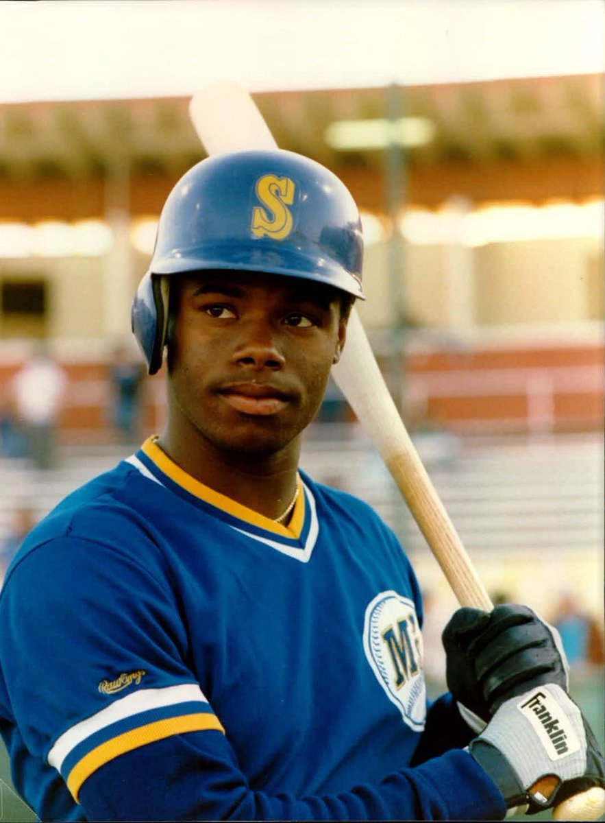 nut_history's tweet photo. Happy birthday to Griffey Jr. https://t.co/ZjTVqEVAL9