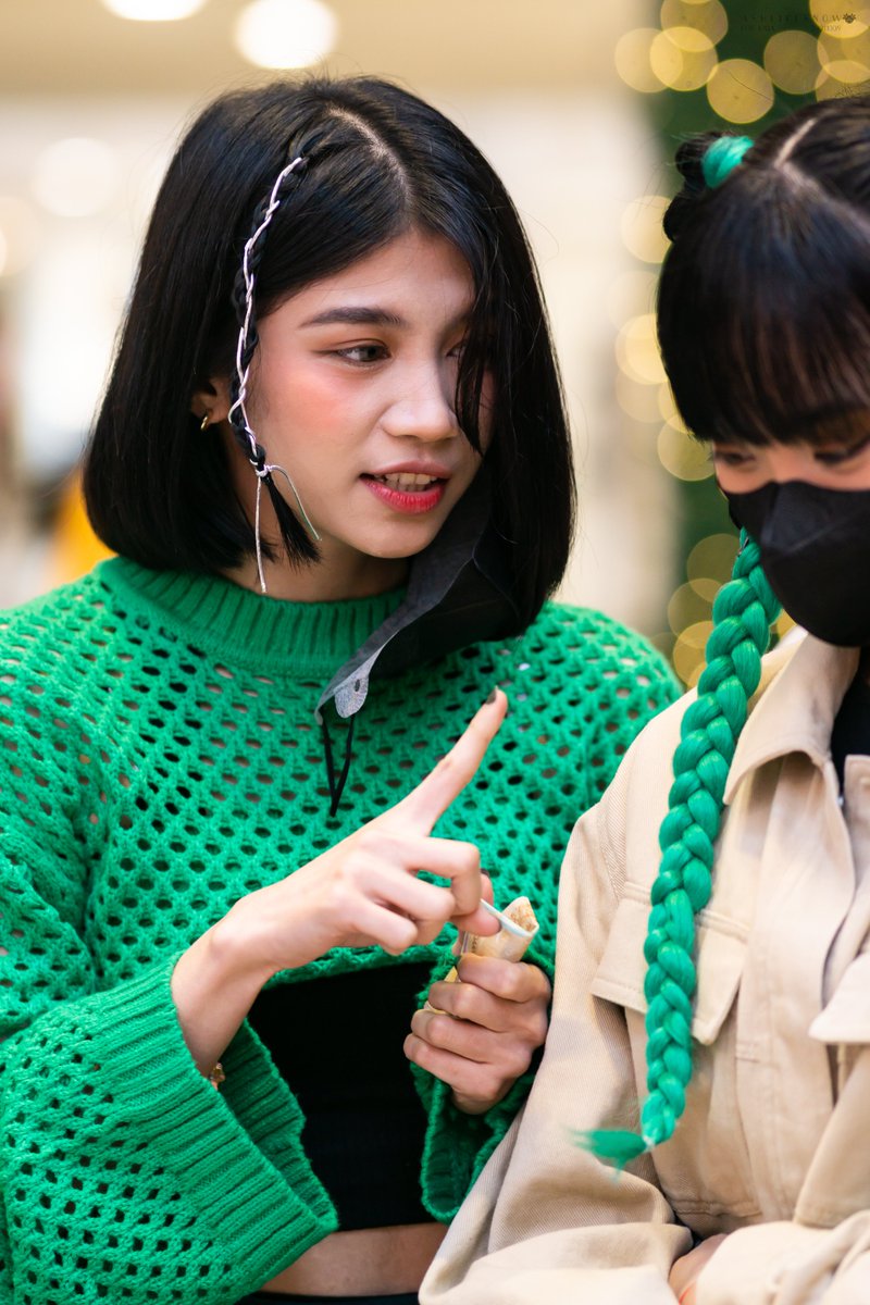 ashlikesnow189's tweet photo. "Alexa isa lang ang pedeng bilhin ah "

22.11.18 KAIA ALEXA AND CHARLOTTE At KOREAN PRODUCT FESTIVAL IN GLORIETTA

@KAIAOfficialPH | @KAIA_Members

KAIA AT KoreanProductFestival
#KAIAatKoreanProductFest #KAIA #KAIA_ALEXA #KAIA_CHARLOTTE https://t.co/pkbSjBN2Ir