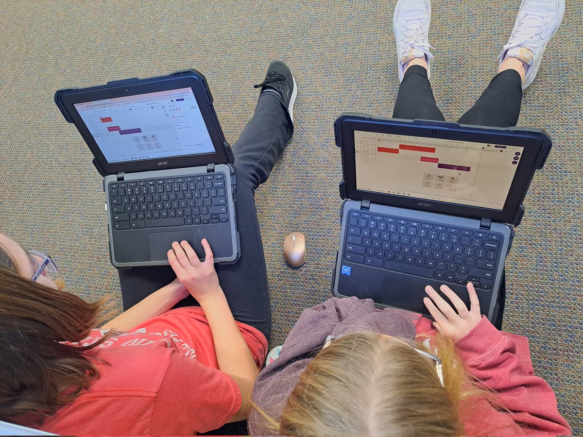 LeMusicEdTech's tweet photo. 6th graders collaborating with others to create new songs with @soundtrap this morning. 🎶💻🎧 #edtech #musiced #TransformingEducation #SoundtrapPros @PLSDMusic  @PLSD https://t.co/O0hyfTxcu5