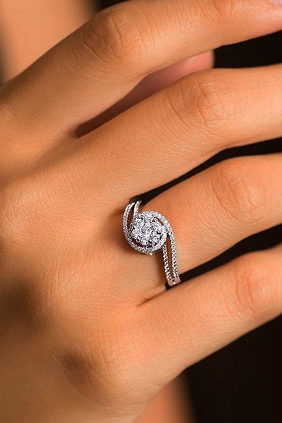 tashiarablog's tweet image. Buying a Stylish Engagement Ring on a Budget 

tashiara.com/2022/11/buy-en… 

#engagementring #EngagementRingGuide #ringforher