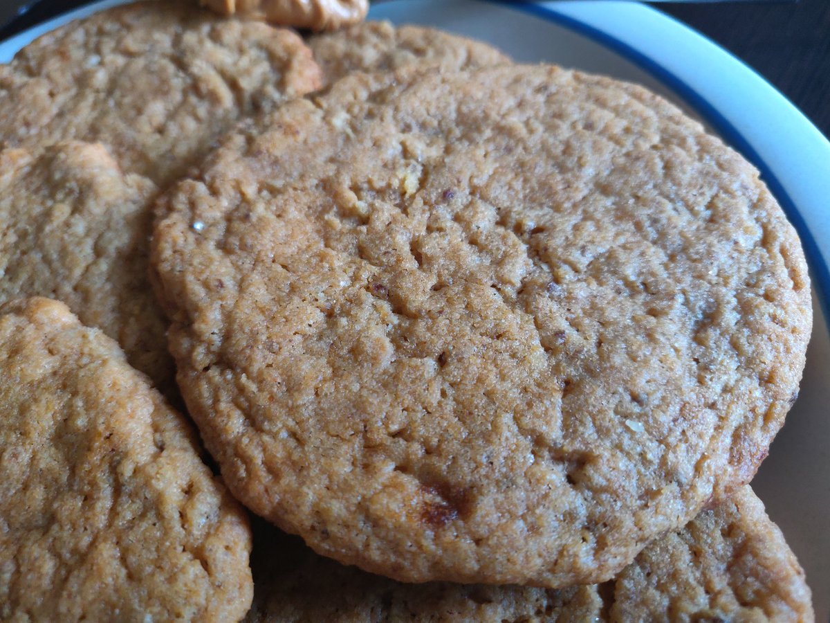 Craving some peanut buttery goodness?. Well you've come to the right place!. Get 6 of these goodies for $13😋🥜.