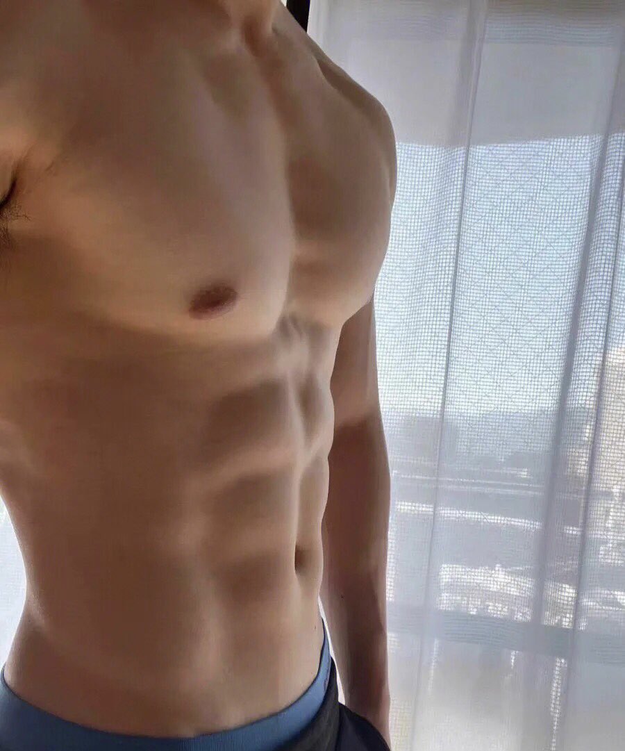 WU6660's tweet photo. 好看的身材🥰 https://t.co/DWy27TIs6h