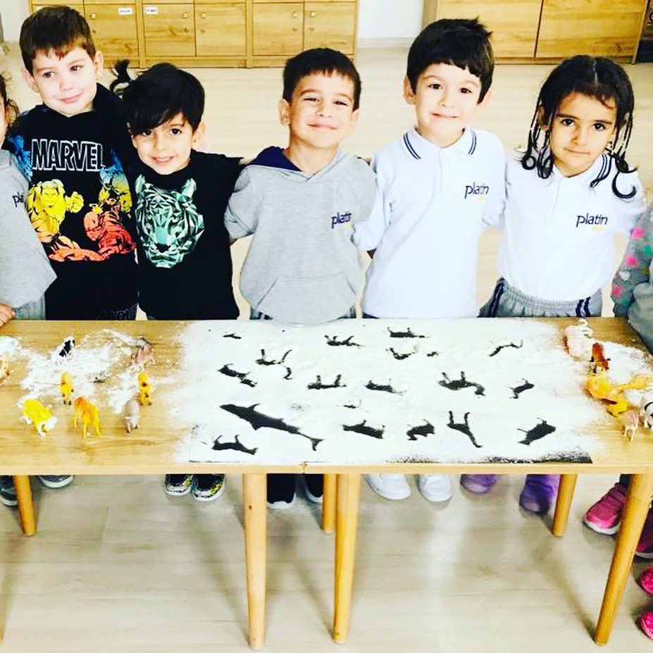 platinakademi's tweet photo. Kısa bir moladan sonra okulumuzdaki ilk günümüzden…
🔎🧮💕🦋
.
.
#büyüteç #görselsanatlar #straforbaskı #ülkemiz #harita #kelebek #kelebekkanadı #onluk #birlik #matematik #birincisınıf #ikincisınıf #üçüncüsınıf #matematikdersi #geridönüş #platinakademi https://t.co/sEeg68eMEZ