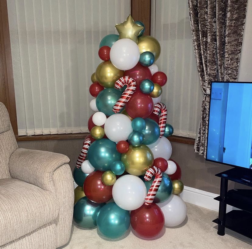 xstatic_co's tweet photo. Our much loved Christmas balloon tree 🎄

We’re overwhelmed with the amount of interest we’ve had already over on our Instagram page !! 🤯

Prices &amp; cut off dates for all available Christmas characters to follow… https://t.co/BwZtHwgWOH