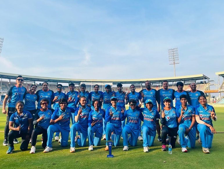 YUVSTRONG12's tweet photo. Happy to see youngsters get the opportunities they deserve. Congratulations #ParshaviChopra on being selected for the India U-19 Challenger Series &amp; the home series against New Zealand. Keep working hard! Good work by our team at #YSCE to help students achieve their goals 🇮🇳 https://t.co/0DzDl3CYIs