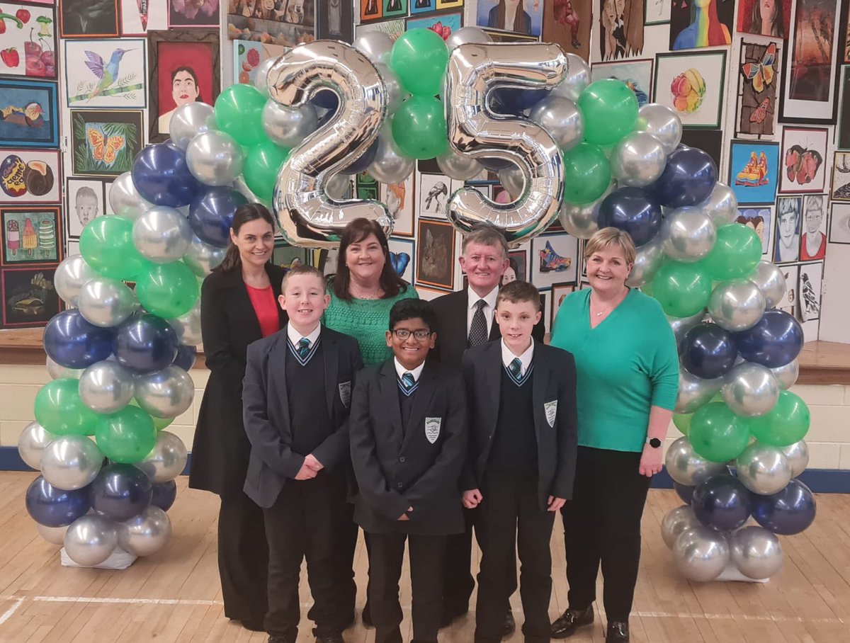 MaloneCollege's tweet image. It’s 25 years of Malone and we are proud of all our students, young and old!! Mr Leonard, our founder principal shared some memories today at our assembly and reminded our junior students just what a special place it is to learn👏 #Malonesilveranniversary #25yearsineducation