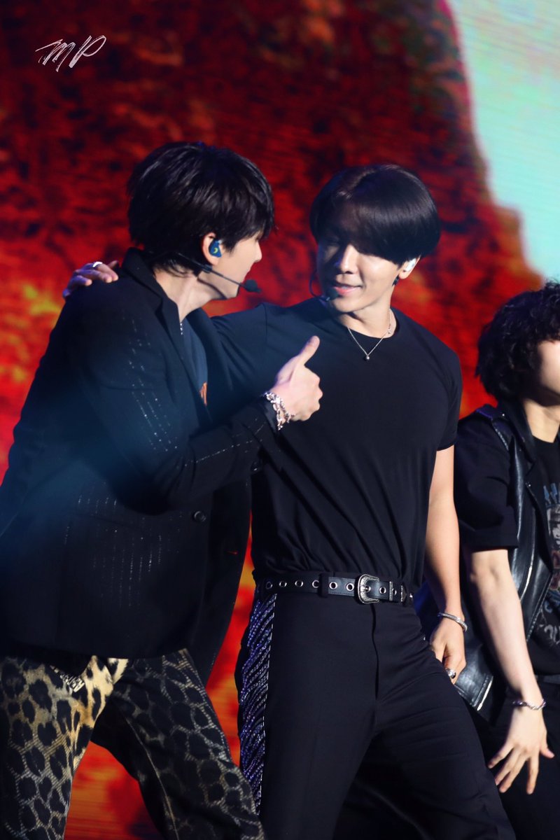 221120 SS9 in hk (HD)
뻑이 가 넌 난리 난리 (B.A.D)

#eunhyuk #은혁 #이혁재 #슈퍼주니어 ⁠ ⁠⁠#superjunior    ⁠⁠⁠ #leedonghae #이동해 #dne #혁해 #eunhae #은해 #superjuniordne