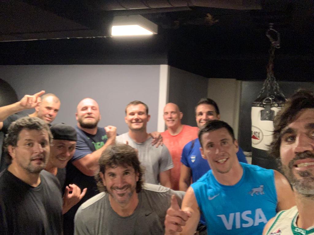 mackeymartin19's tweet photo. Siempre en la búsqueda de ser mejores profesionales, mejores personas y mejores compañeros. Siempre agradecidos a todos aquellos que aportan para que podamos hacerlo... https://t.co/NpkqoXljYN