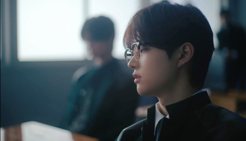 archiveofEJ's tweet photo. anyway that side profile ♡
#andTEAM_EJ https://t.co/ySN9t9lF9G