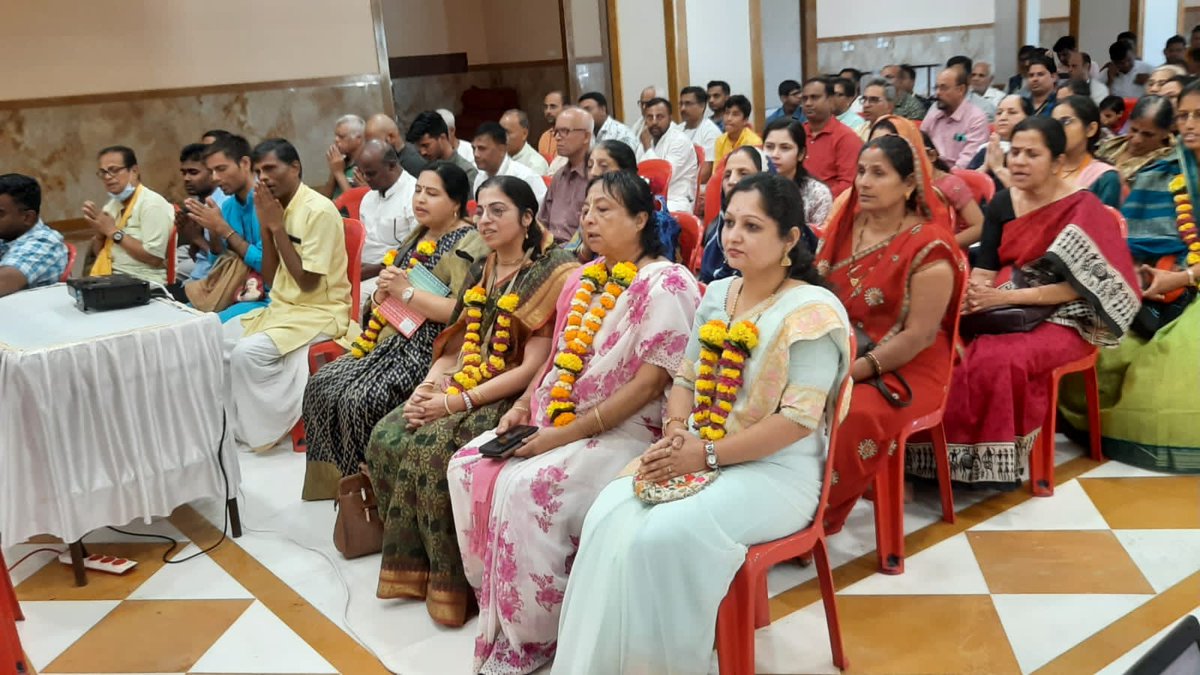 netrataipatil's tweet photo. इस्कॉन खारघर यांच्या वतीने आयोजित दैव वर्णआश्रम या कार्यक्रमाला उपस्थित राहून माता गांधारी देविदासी यांचे विचार ऐकले.
#Kharghar
#ISKCON
@iskcon https://t.co/Etnb8fD2ip