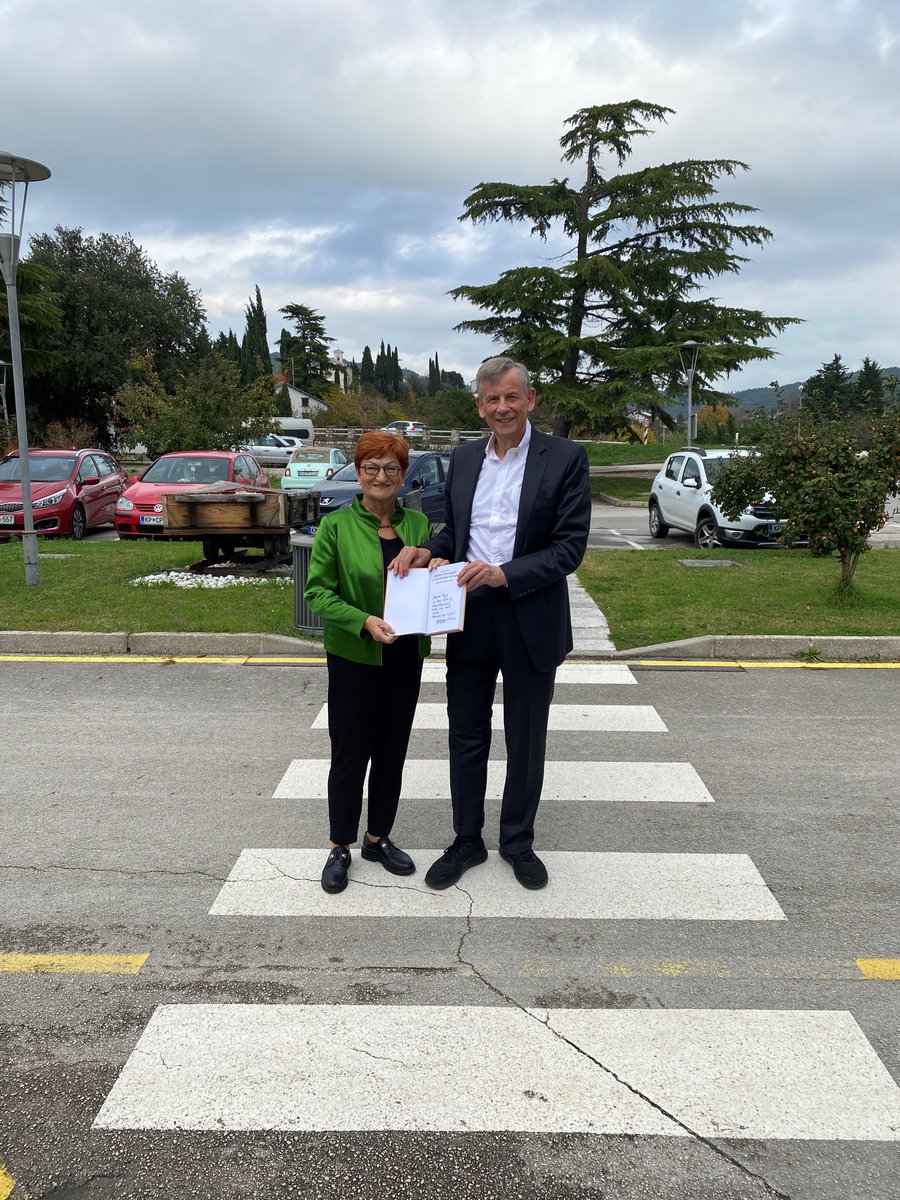 HermannSimon9's tweet photo. With Professor Danica Purg in Portoroz, Slovenia. She is the founding and current President of the IEDC-Bled School of Management, Slovenia, and the founding President of the Central and East European Management Development Association (CEEMAN)
@simonkucher https://t.co/rKeYcvpisp