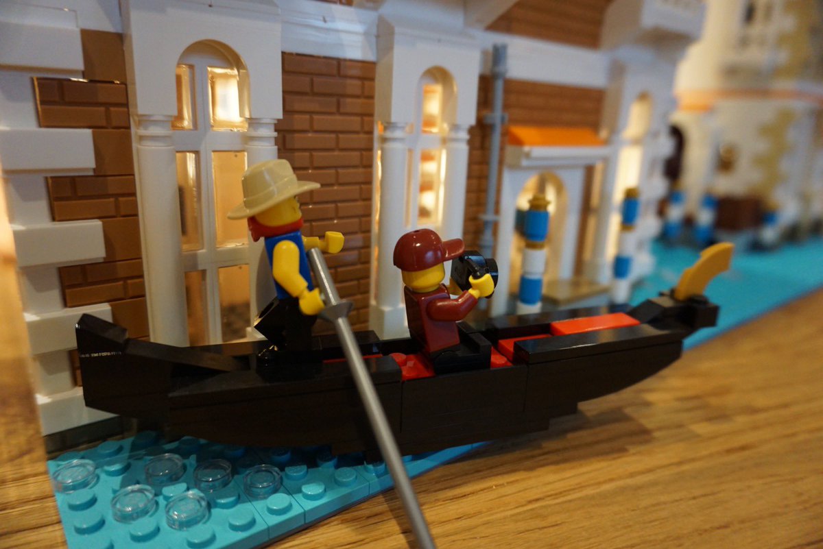 thomaswatling's tweet photo. Took some photos of my set of the BrickLink Designer Program Venetian Houses. https://t.co/q5gBYEIdJw