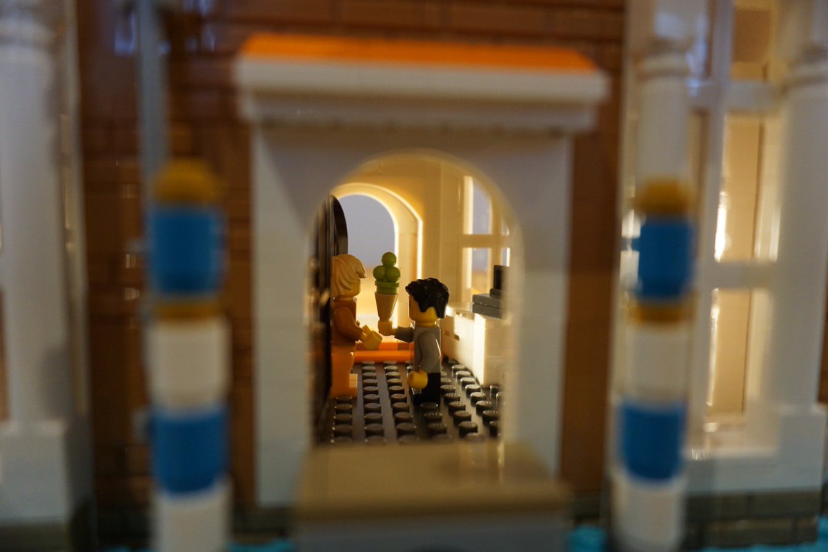 thomaswatling's tweet photo. Took some photos of my set of the BrickLink Designer Program Venetian Houses. https://t.co/q5gBYEIdJw