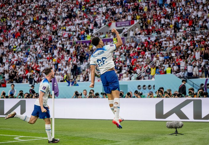 StatmanDave's tweet photo. Jude Bellingham’s game by numbers vs. Iran:

113 touches
100% dribbles completed
97% pass accuracy
92 passes completed 
6/8 ground duels won
3/3 tackles won tackles won
1 key pass
1 goal

Midfield maestro. 🌟 https://t.co/eMG0E01ZP7