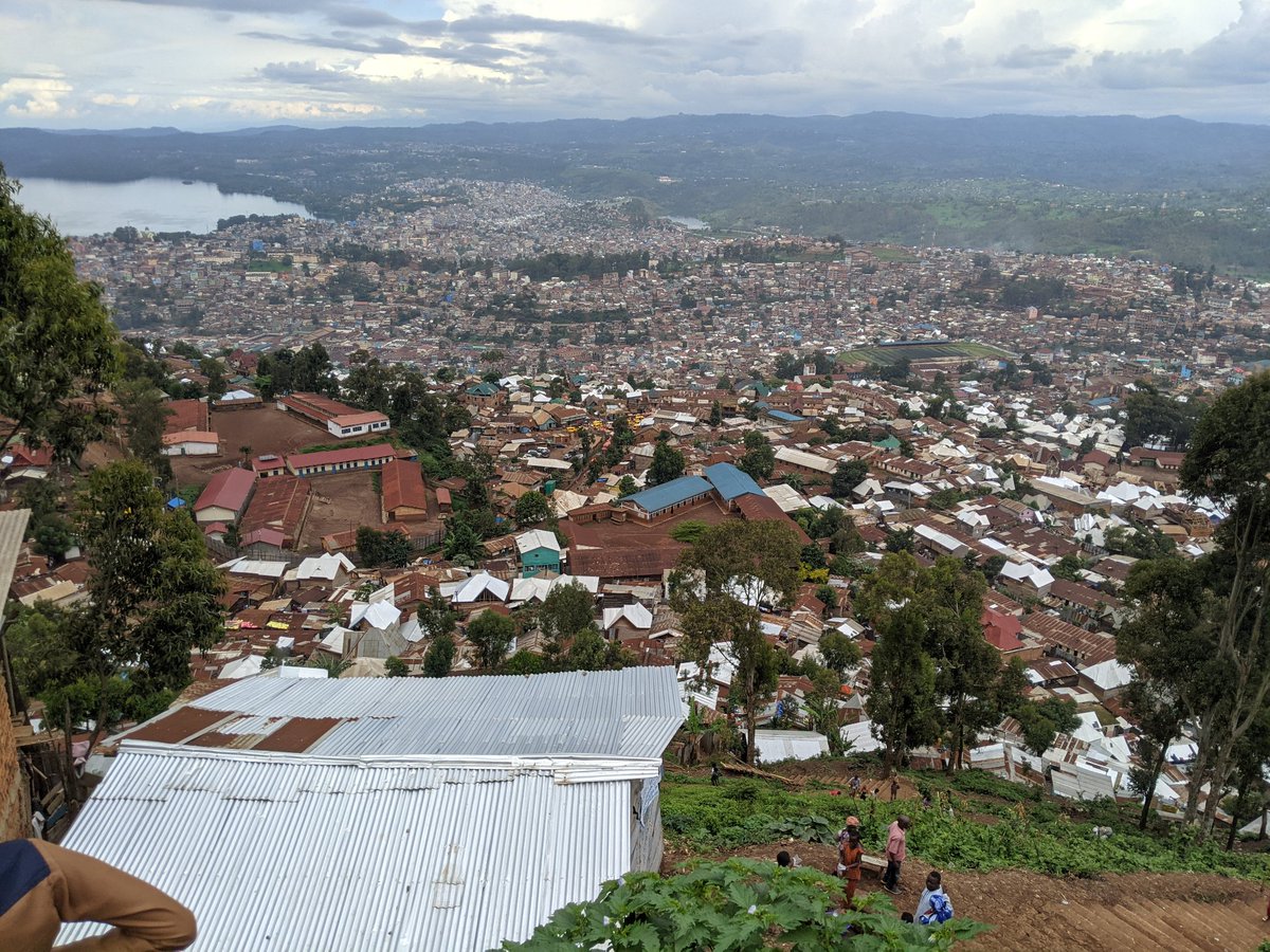 #Bukavu :  La ville saturée jusqu'à la moelle épinière. Mais elle respire par son lac. <a href="/IsdrBukavu/">ISDR Bukavu</a> <a href="/FestBuk_cd/">Festival De Bukavu</a> @BukavuExplorer <a href="/BkvForBkv/">BukavuForBukavu (BforB)</a> <a href="/BukavuMairie/">Mairie Bukavu</a> <a href="/SofediOng/">SOFEDI asbl</a> <a href="/RadiostarBukavu/">Radio Star Bukavu 99.2FM</a>  <a href="/TheoKASI/">Theo KASI</a> <a href="/MMirefu/">Théodore M.</a> <a href="/theodore_seme/">Théodore Museme</a> <a href="/AmaniKamanda2/">Hon. Amani Kamanda Jacques</a>