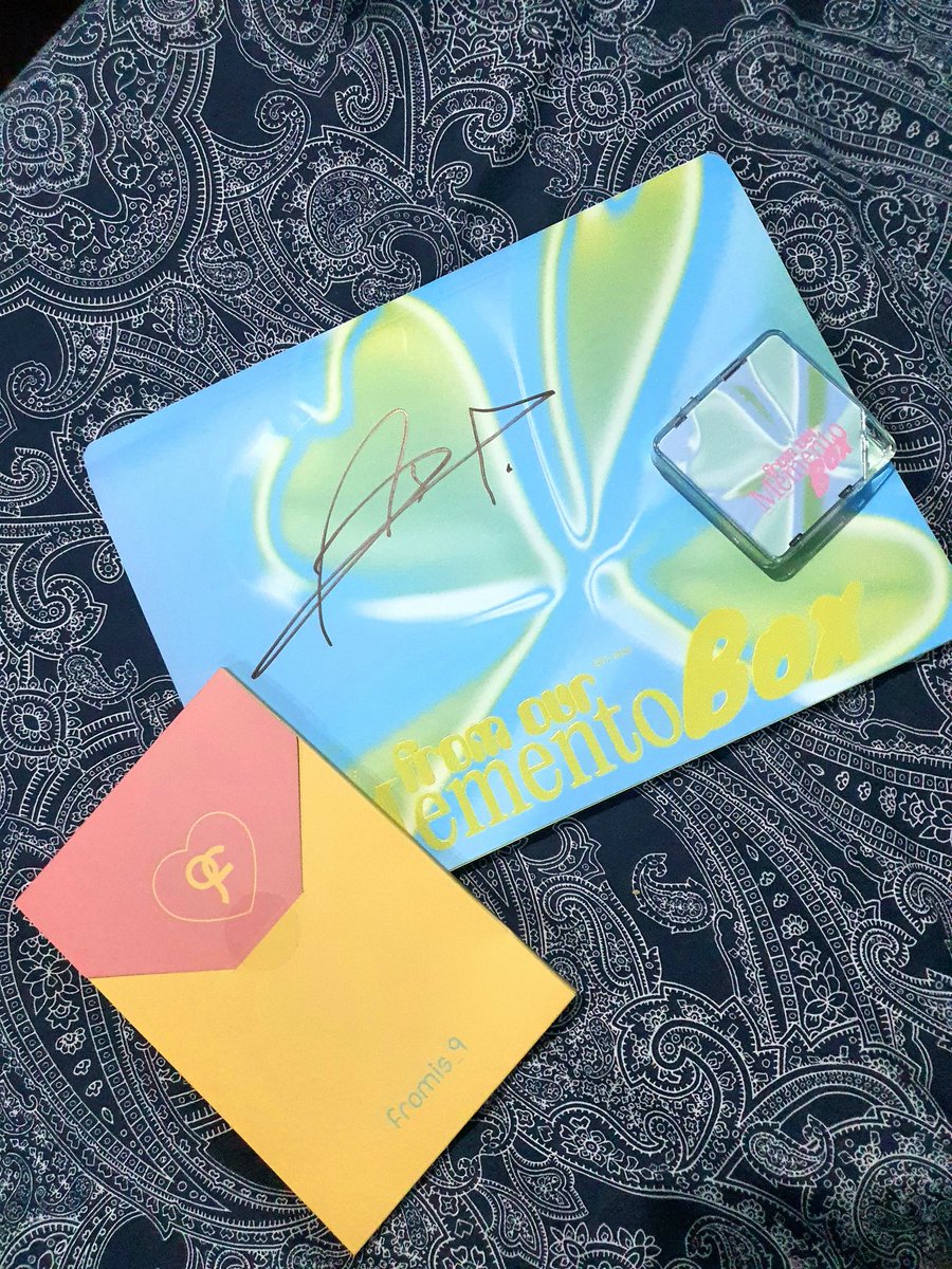 Heonkkul's tweet photo. Saerom signed and fromis fan club merch arrived. As always thank you so much!

@Poca4u #DreamStationPOT https://t.co/AjgeG7ioEK