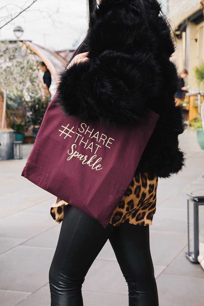 Share love. Share gifts. #sharethatsparkle this festive season. Spend £25 on our website and get this shopper tote FREE.🎁💝

#free #giftideas #promotion #freestuff #offers #xmasshopping #xmasgifts #secretsanta #agiftfromthegods