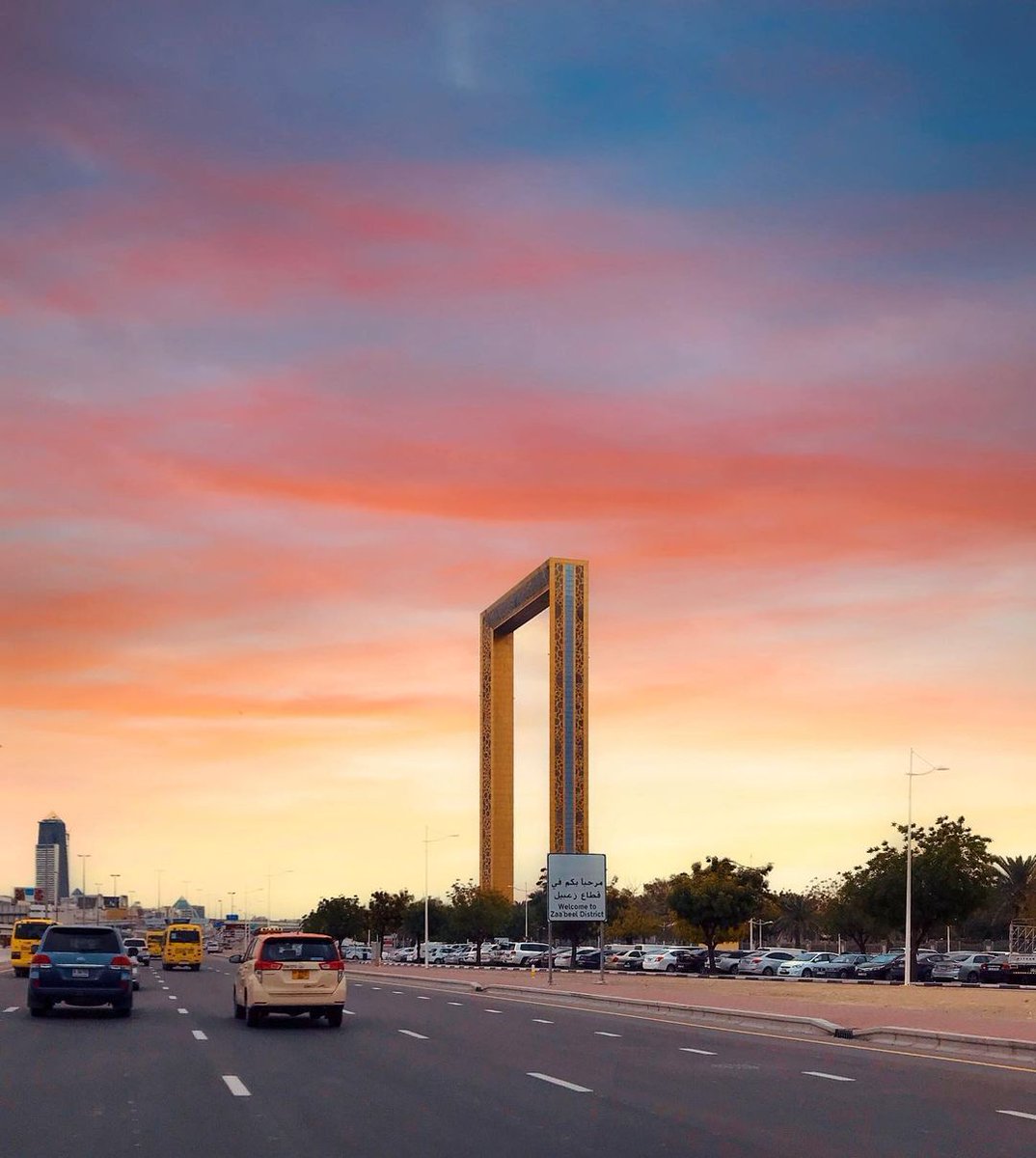 PicsDubai's tweet photo. When the colors match perfectly with the moment. #PicsDubai #MyDubai #Dubai 

Photo by @travelwithchirag https://t.co/TmXjFx0Nim