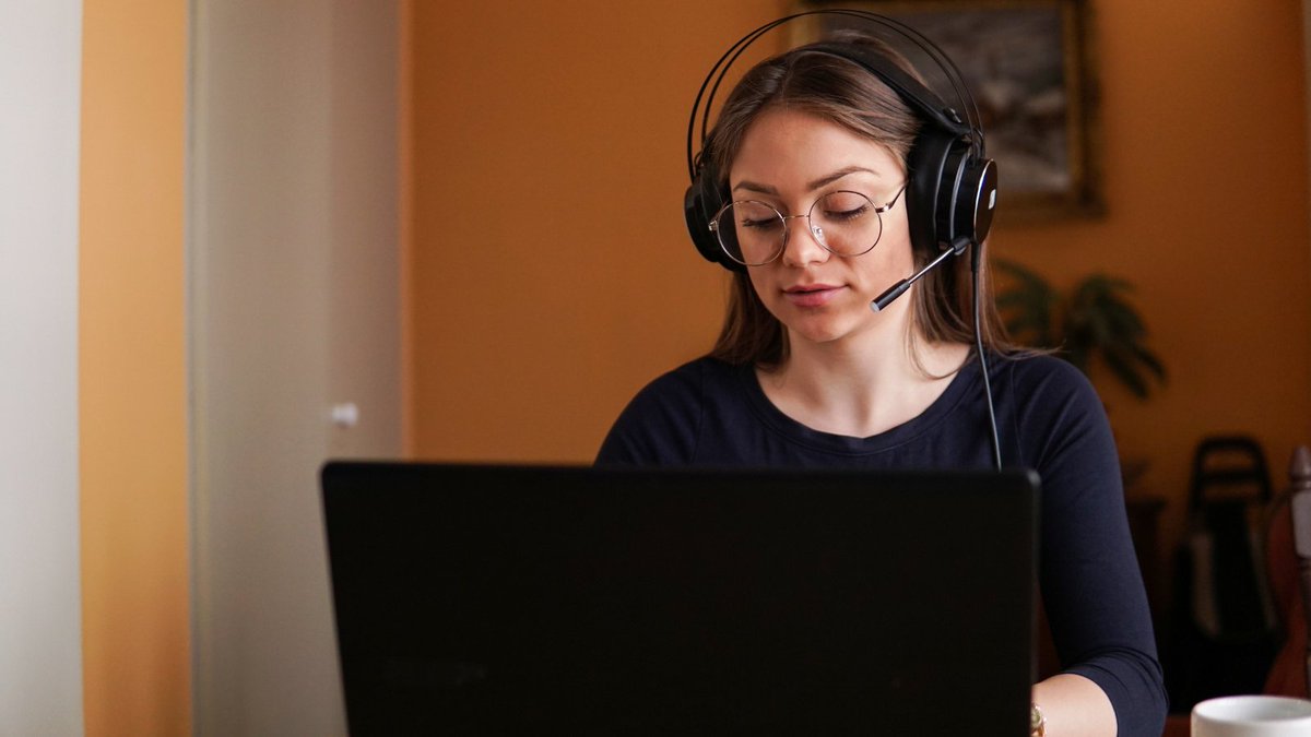 Do you know an apprentice who has successfully applied their learning in their workplace? If you do, then submit a nomination for the <a href="/edfenergy/">EDF 🇬🇧</a> Apprentice of the Year award before 30th November at eastsuffolkawards.co.uk 

#ESAwards2023