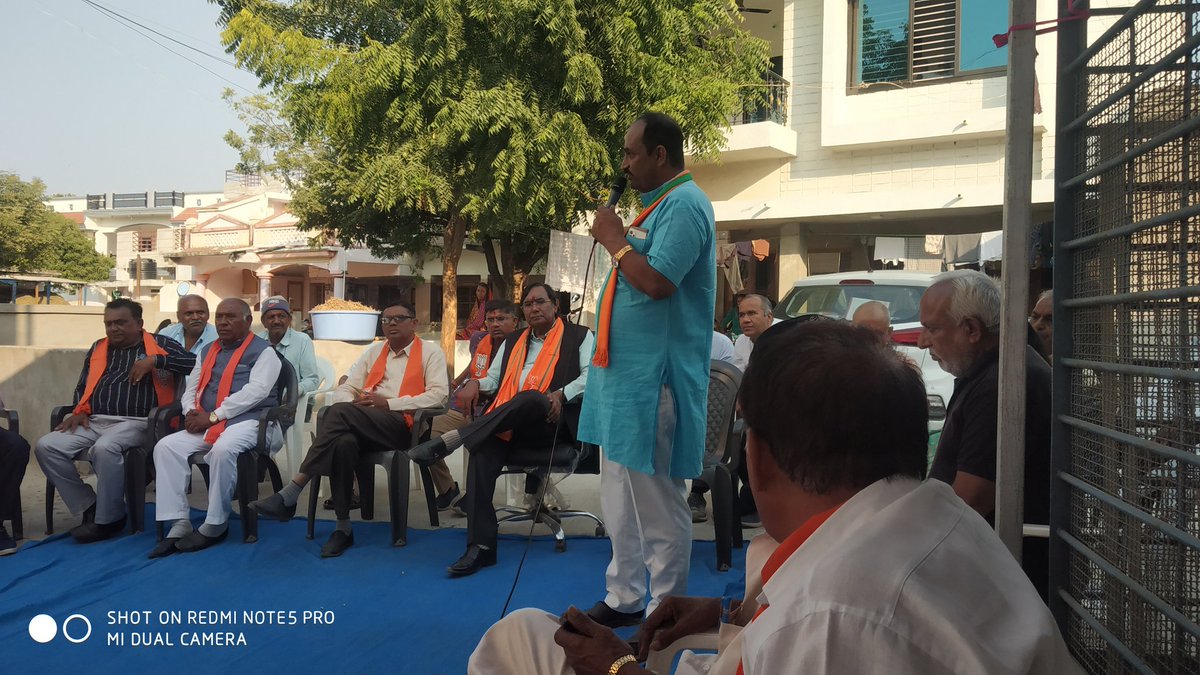 JayeshDhobi3's tweet photo. ઈડર વિધાનસભા ભાજપના ઉમેદવાર શ્રી રમણ ભાઈ વોરો સાહેબ ની સાથે ચૂંટણી પ્રચાર મા શામેલ થવાનુ સદ્દભાગ્ય પ્રાપ્ત થયું #pmomodiji #OBCMORCHA GUJARAT SK DISTRICT https://t.co/98AKlBAMgv