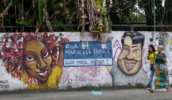 #Brasil
Bolsonaro fue derrotado, el bolsonarismo no. Y la justicia no llega a Marielle Franco -mujer, negra, lesbiana, favelada, líder-, asesinada por bolsonaristas. Pero su memoria inspira triunfos nuevos en la lucha feminista, negra y LGBTI+.

Hice este reportaje-"Soy porque...