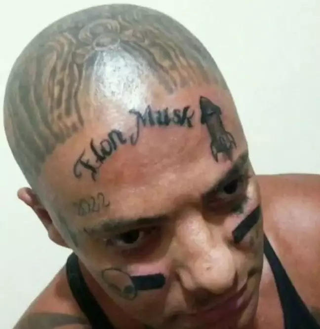 Tech_LabBR's tweet image. Brasileiro tatua o nome de Elon Musk na testa e diz que quer ir pra Marte

“Me ajude a ir pra Marte, Elon Musk”. Esse é o pedido do influenciador mineiro Rodrigo Américo que tatuou o nome do bilionário na testa.