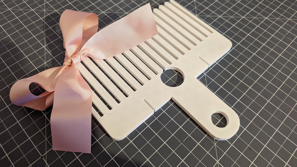 EmiBDesigns's tweet photo. I posted earlier about our very popular bow makers. We now have the XL version available too so if you need to make bigger bows now you can! 

https://t.co/YcAjraZhqI #white #sewing #sew #crafting #craft #cardmaking #bowmaker #bowmaking #embellishment https://t.co/dlV2kyU8kE
