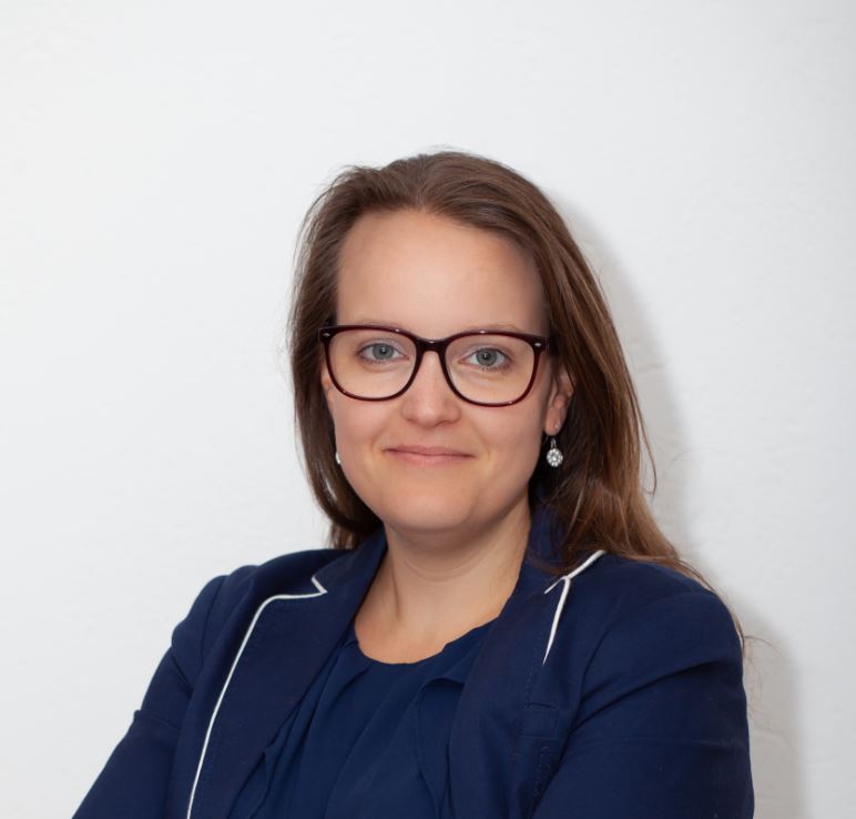 WPfG2022's tweet photo. Unsere Jury:
Eva Kuhn ist Vorstandsmitglied sowie Schatzmeisterin von Blaupause e.V. und Studiengangskoordinatorin des Global Health Risk Management &amp; Hygiene Policies am Universitätsklinikum Bonn. 👏

#mentalhealth #wpfg #wpfg2022 #mentalhealthmatters #letsbeopenminded https://t.co/ILLDCesTy0