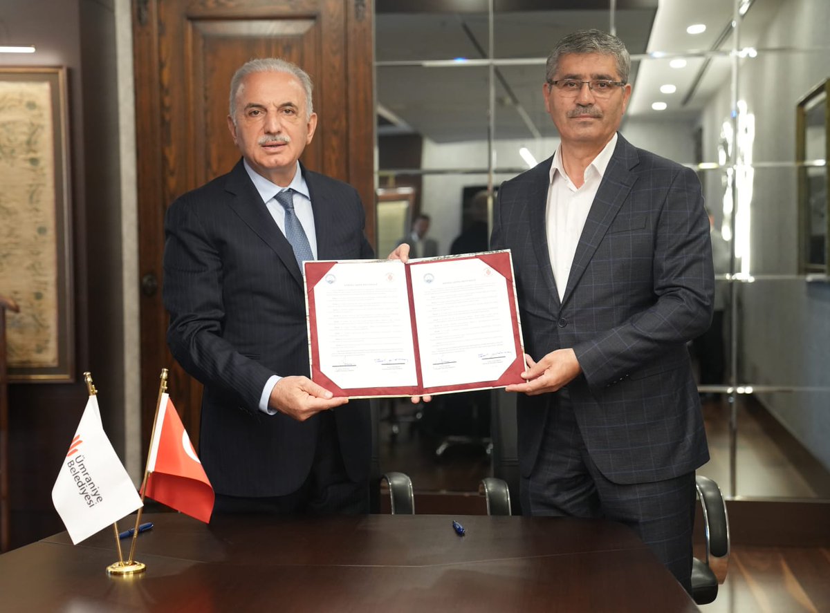 Anadolu tarihimizde birbirinden farklı medeniyetlere ev sahipliği yapan Sivas şehrimizin Suşehri ilçesi artık Ümraniye'mizin kardeş şehri ♥️

Bugün, Suşehri Belediye Başkanımız Fazlı Yüksel ile birlikte protokolümüzü imzaladık.

Her iki ilçemize de hayırlı olsun. 👏
