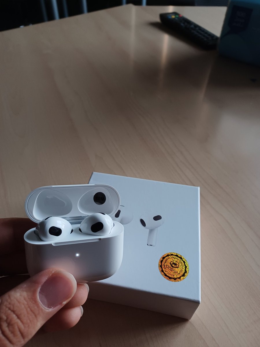 متوفر كمية من سماعات شبيهة ابل الاصدار الجديد 🏷
السعر 35 ريال ✅️
الجودة عالية ✊️💯
ياتي مع العلبة الشاحن الخاص بها 📃🌐
الاستلام من المؤنسية او المروج 🌐👍
للتواصل واتساب 🟢
0553700348