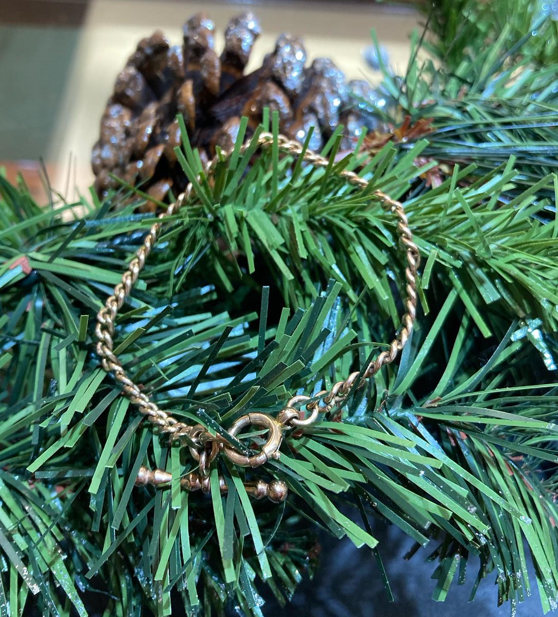 RJMJewellers's tweet image. Pre Loved Ladies 9ct Rose Gold T Bar Bracelet £310.00 🎁🎄for a special someone this Christmas 😊🎅🏻❤️#hayling #haylingisland #secondhandjewellery #jewelleryshop #prelovedjewellery #jewellery