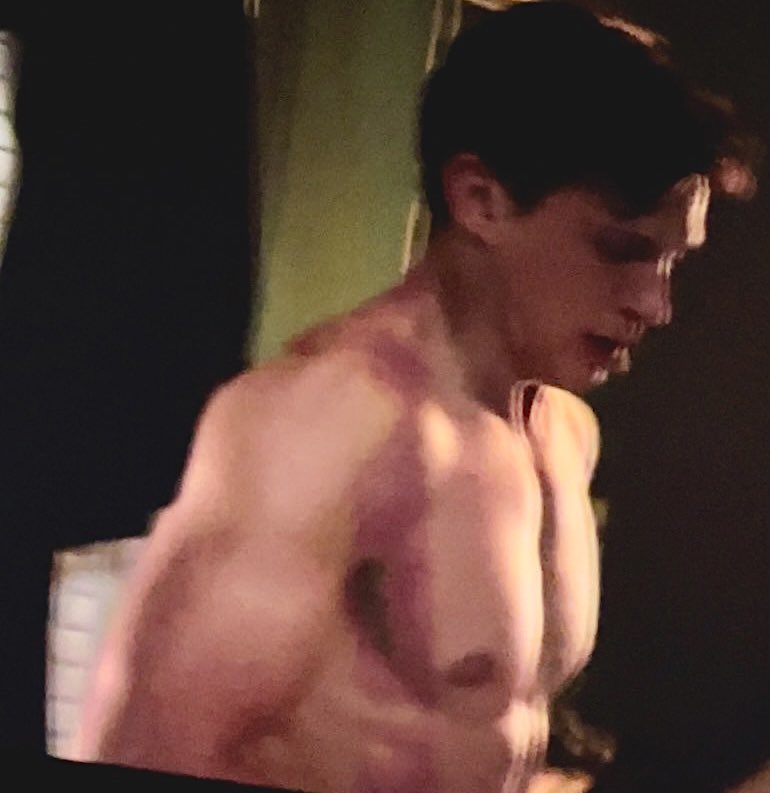 lfonsoHolland's tweet photo. tom holland’s mommy milkers [. ][ .] 😙 https://t.co/CnPjcKcai6