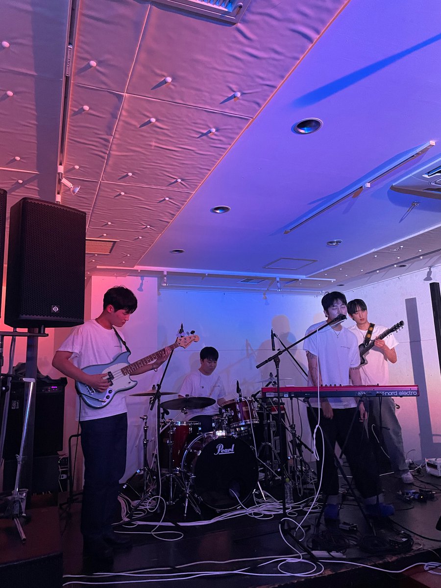 foliday's tweet photo. off the menuの昨晩のライブ、本当にいい歌と演奏でした。
こういう形で関わることができて光栄でした。 https://t.co/xZyg4ru6qA