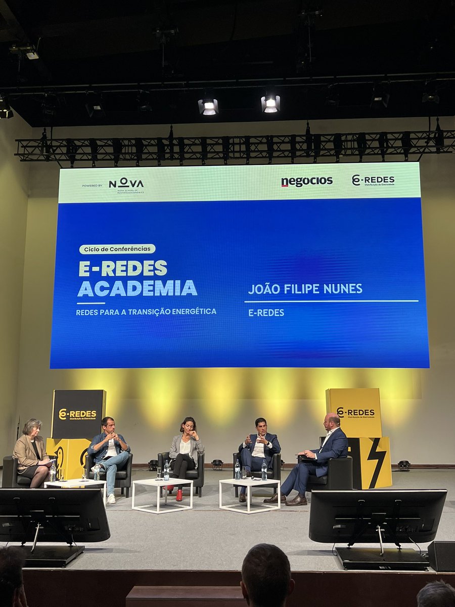 “Vivemos num tempo de democratização do ecossistema energético” - @jfnvnunes na academia E-REDES sobre o papel das redes na transição energética. #energytransition #dso