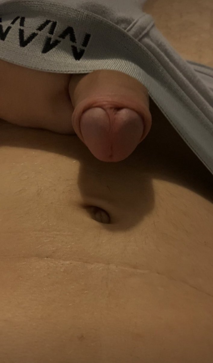 WHO IS THIS? RT IF YOU WOULD LIKE TO LICK HEAD 😈