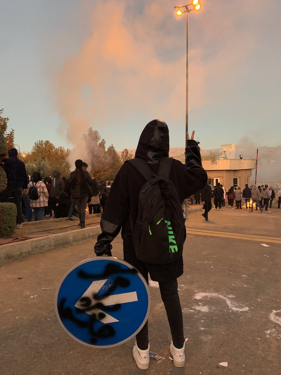 temeldemirer's tweet photo. DİZ ÇÖKTÜRÜLEMEYEN İRAN'A HAYRANLIK, MİNNET VE SAYGIYLA

#İran
#KianJohn
#Hamaney
#IranRevolution2022 
#IranProtests
#IranRevolution
#SamanYasin
#MahsaAmini
#IranProtests2022 
#MiladZare
#KaranlığıYenecekler
#HadisNacafi 
#NilüferHamedi
#YeldaMeiri
#ebrahimraisi
#ElnazRekabi https://t.co/f10KaQcV5e