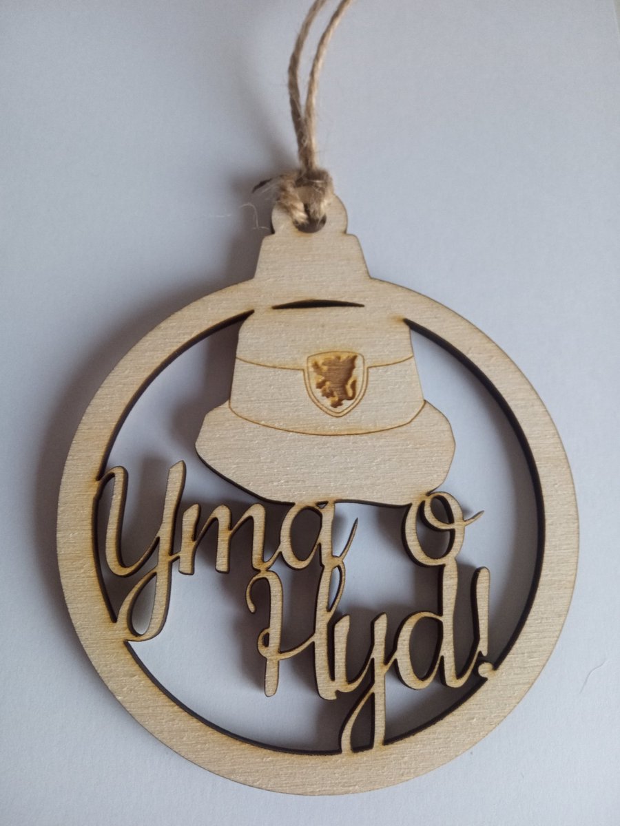 KraftsbyKristen's tweet photo. Wales supporters out there..
We have these Yma o Hyd baubles in three designs. These are £5 each and postage is £2. Message to order
#baubles #christmas #wales #wood #sustainable #limitedition #cmonwales #walesfootball all #walesvusa #football #qatar #qatar2022worldcup #Qatar https://t.co/vBGeYexk1F